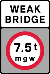 Vehicles exceeding a gross weight of 7.5T prohibited from crossing the bridge or structure — UK road sign