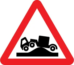 Risk of grounding at a railway or tramway level crossing or hump backed bridge — UK road sign